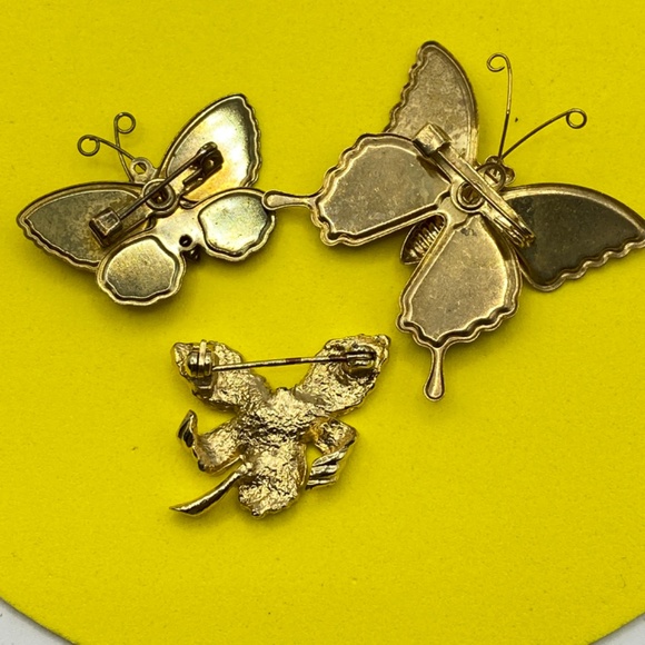 Vintage Brooch Lot Butterflies & White Flower Enameled Naturecore - Picture 6 of 8